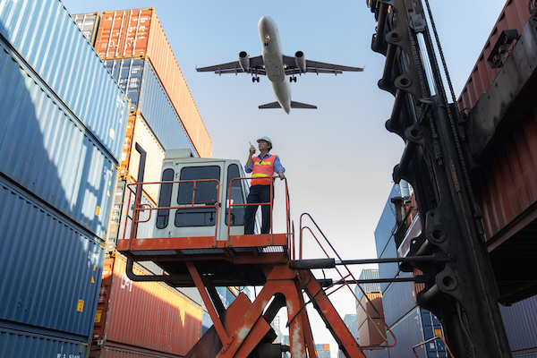 Logistics & Transportation（物流与运输）